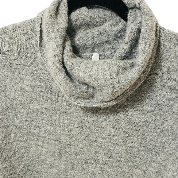 ARITZIA Babaton Grey Alpaca Wool Oversized Turtle Neck Sweater SZ XS - Picture 10 of 15